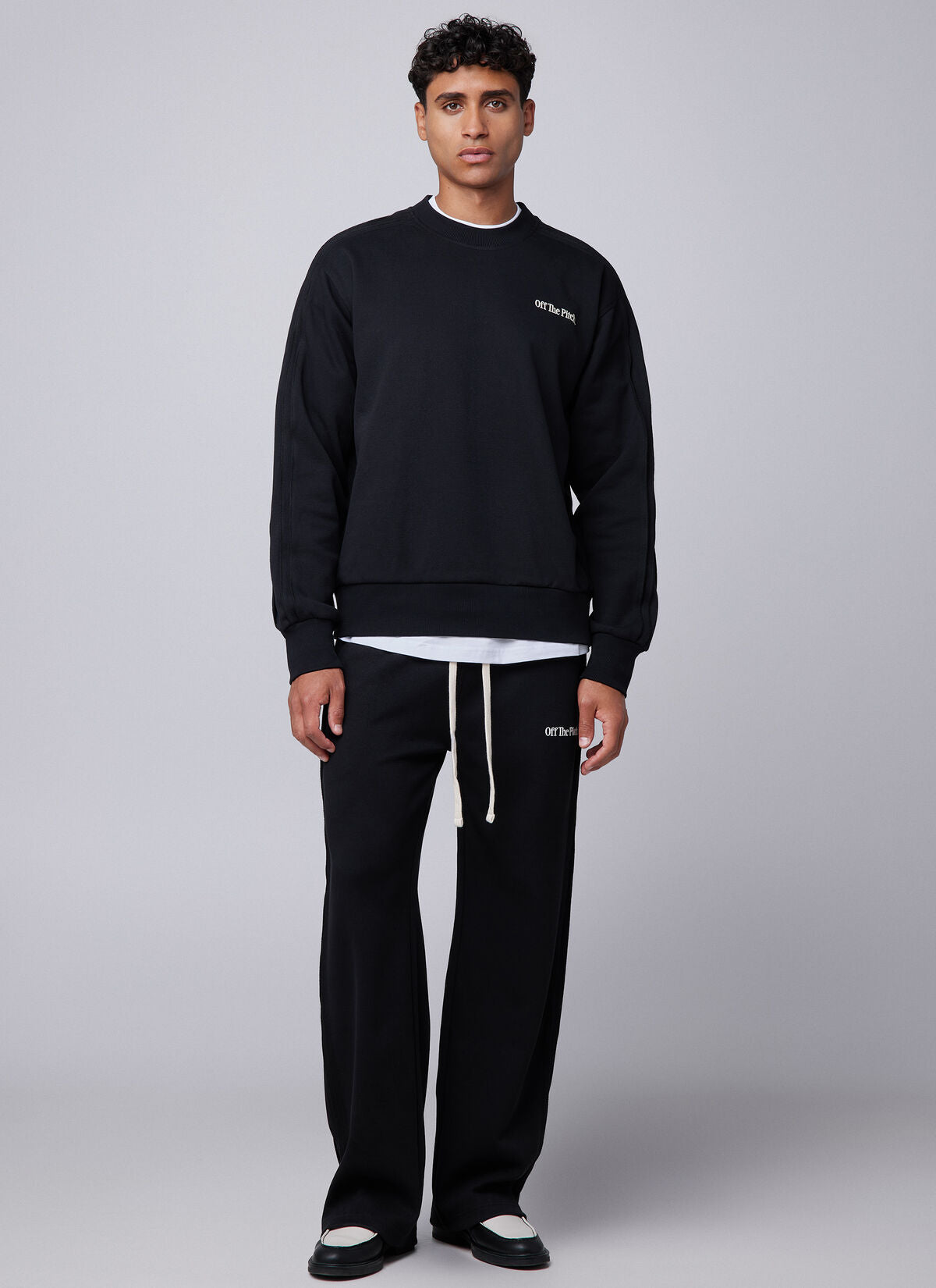 Off The Pitch Raw Edge Panel Crew - Black