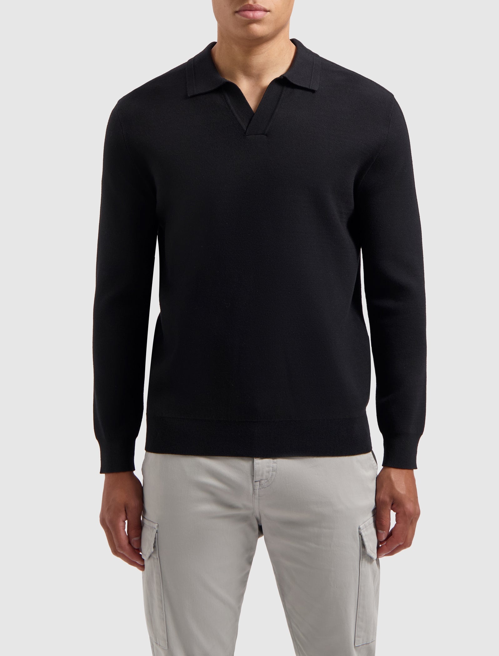 Pure Path Buttonless Polo Knitwear- Black