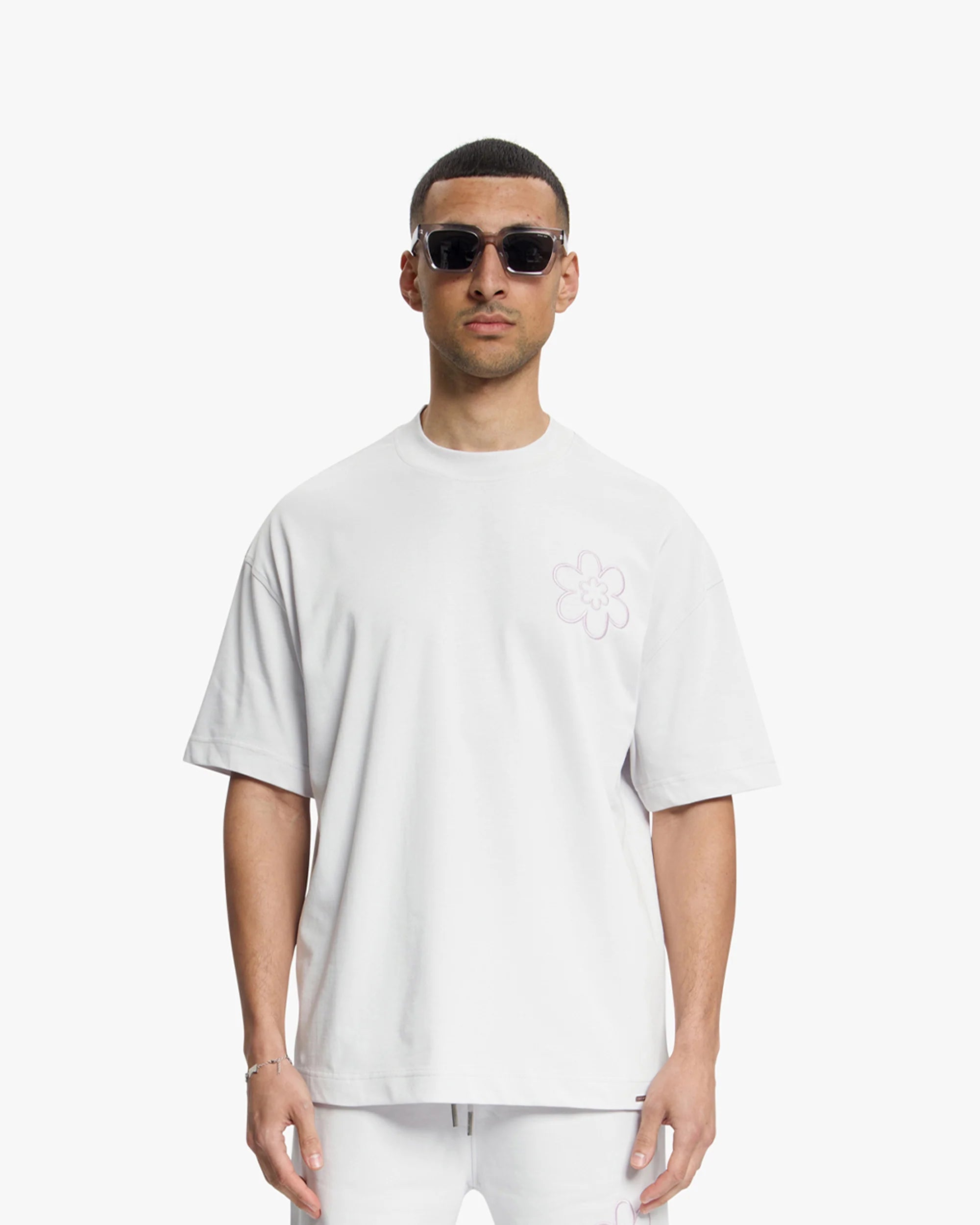 Croyez Contour De La Fleur T-Shirt- Light Grey