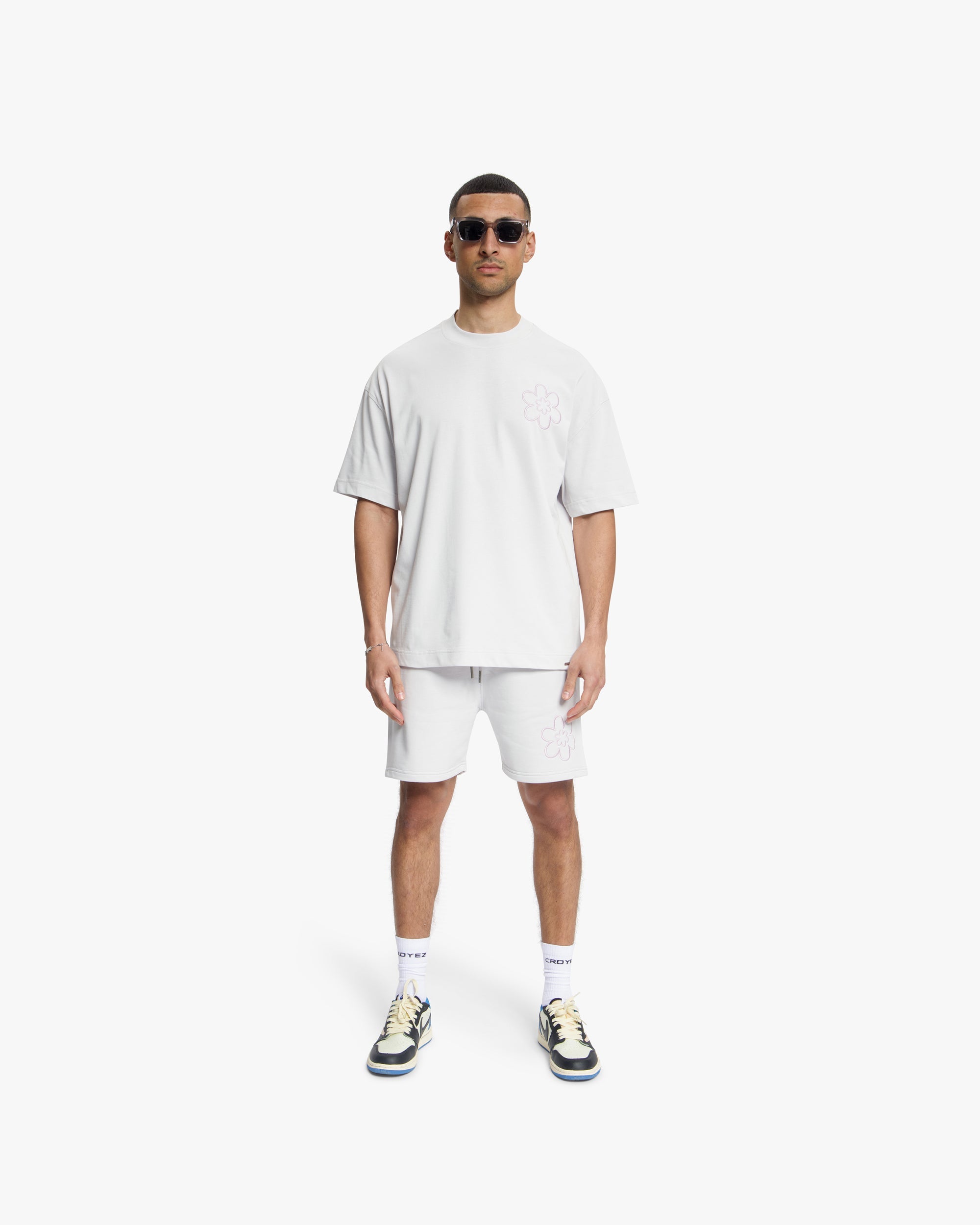 Croyez Contour De La Fleur T-Shirt- Light Grey