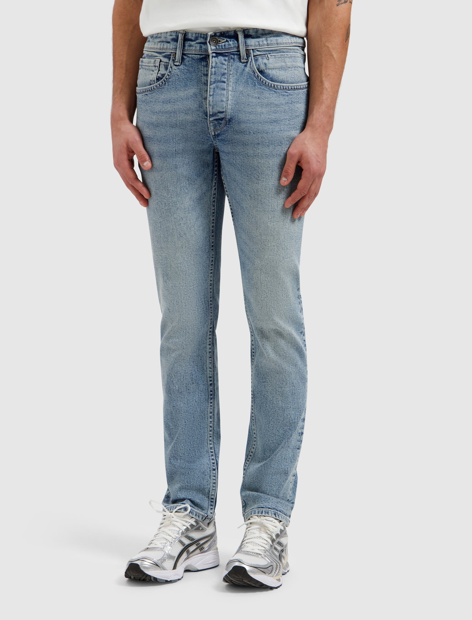 The Ryan W1647 Slim Fit Jeans - Denim Mid Blue