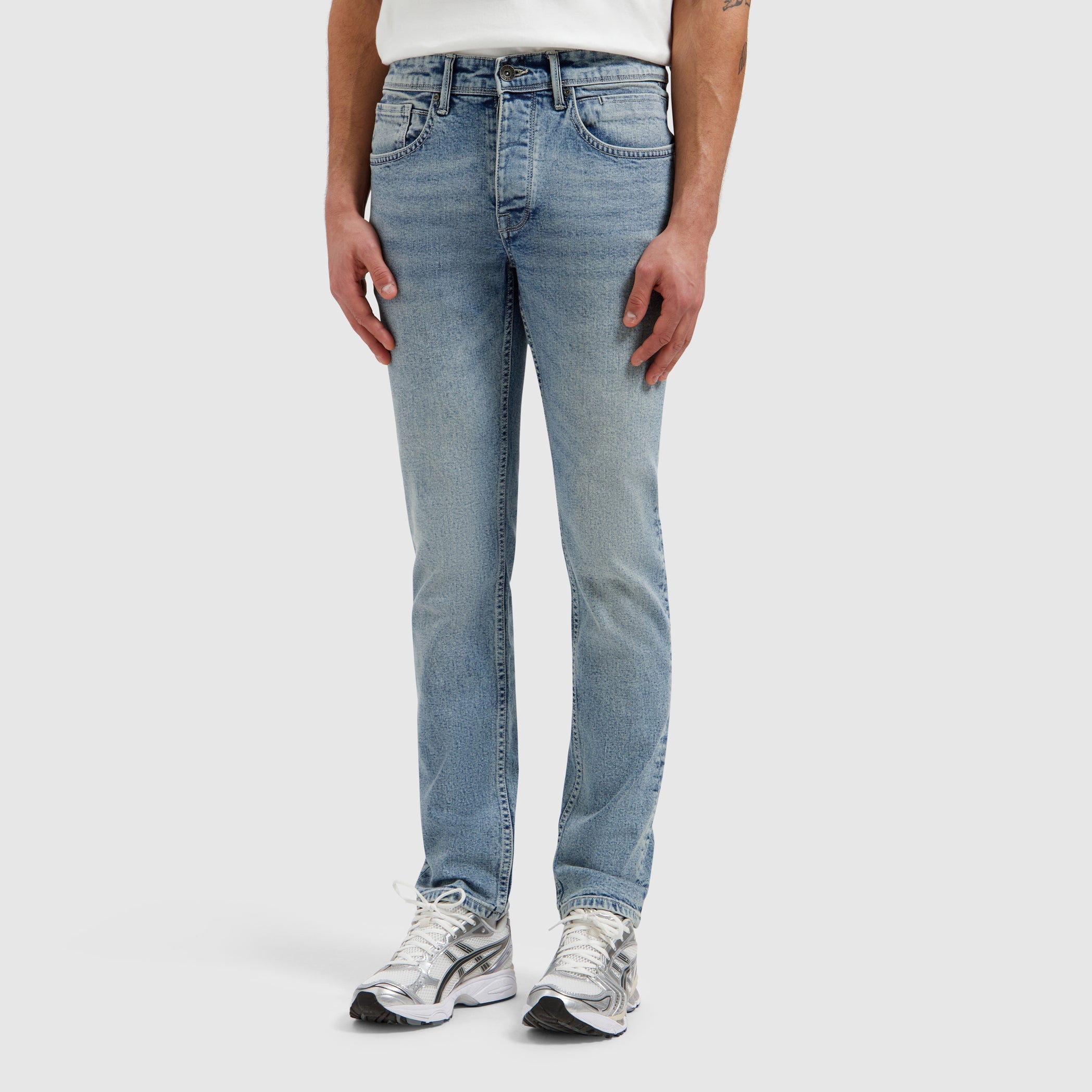 The Ryan W1647 Slim Fit Jeans - Denim Mid Blue