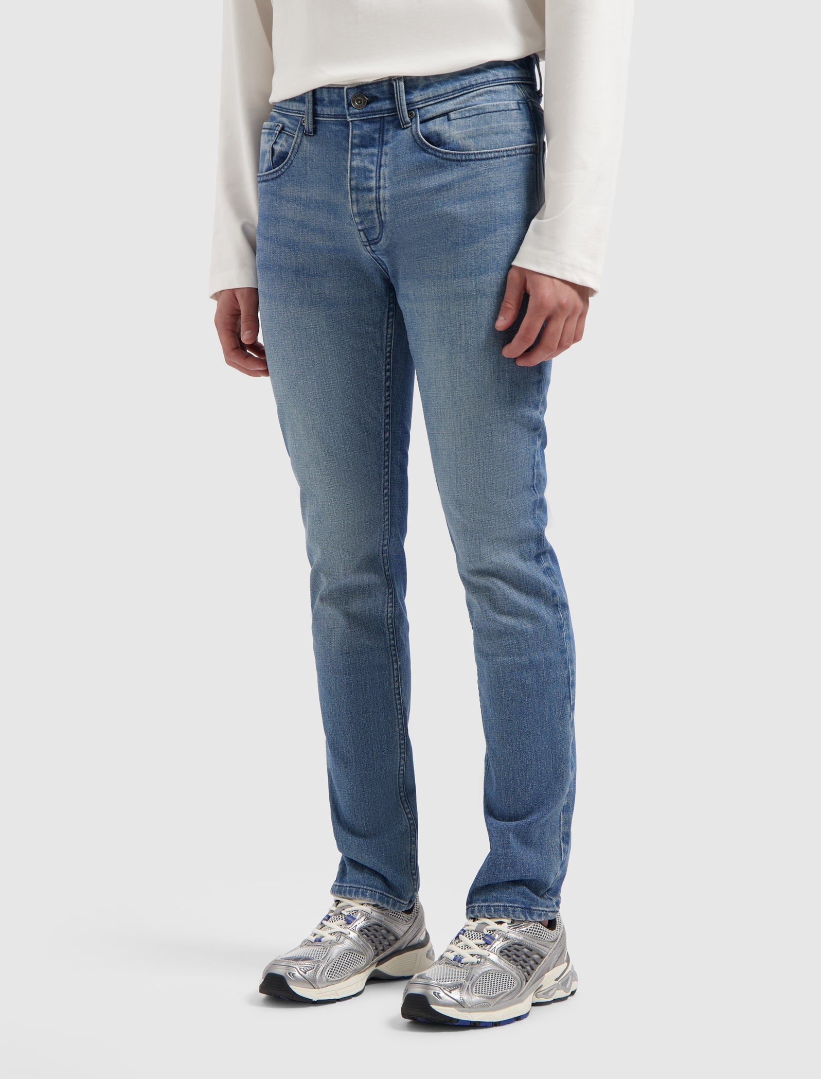 The Ryan W3010 Slim Fit Jeans - Denim Light Blue