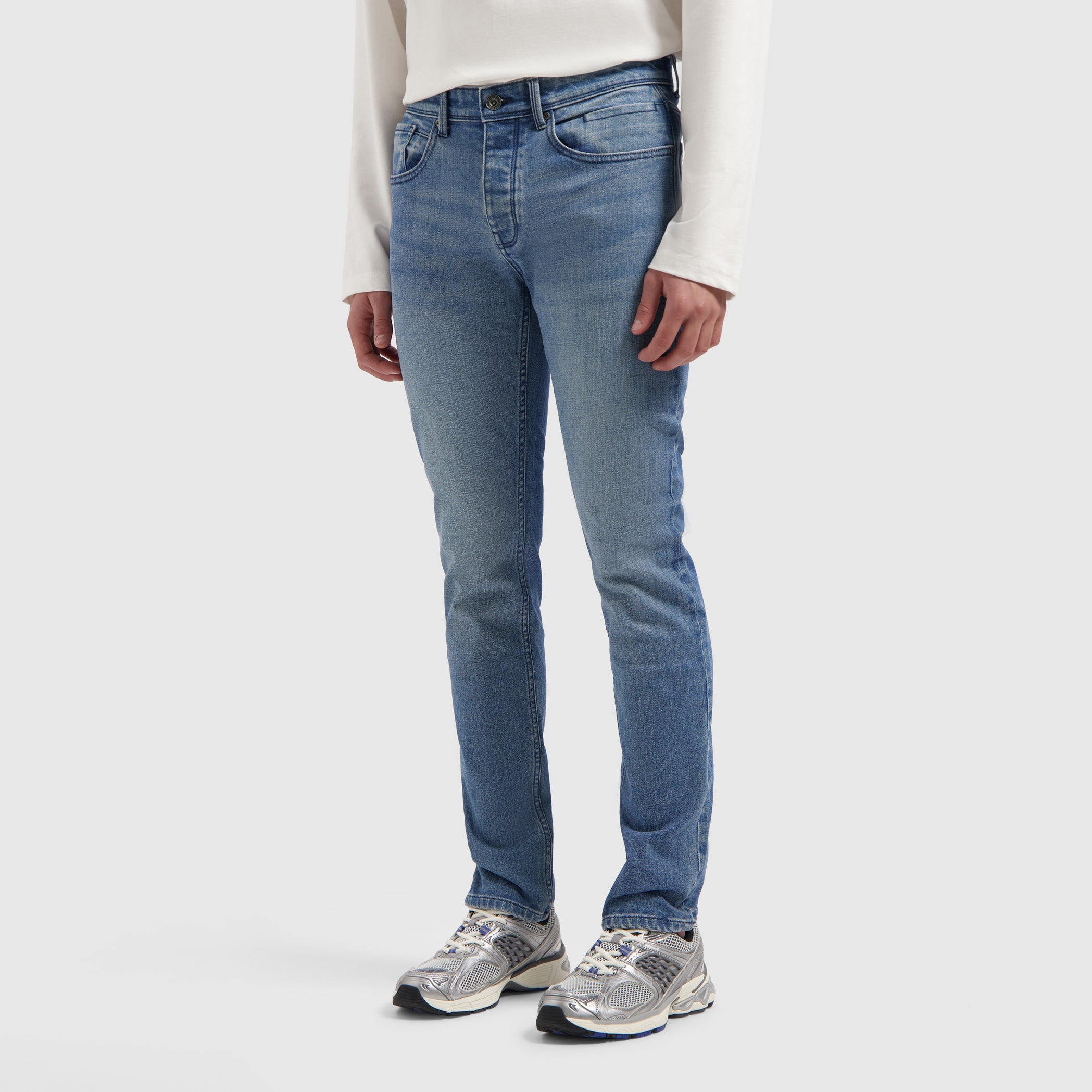 The Ryan W1647 Slim Fit Jeans - Denim Mid Blue